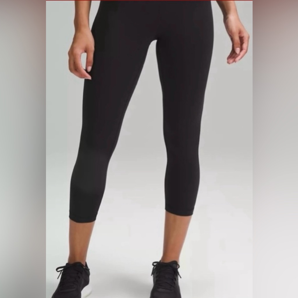 Lululemon Women’s Size 4 Black Capri Leggings